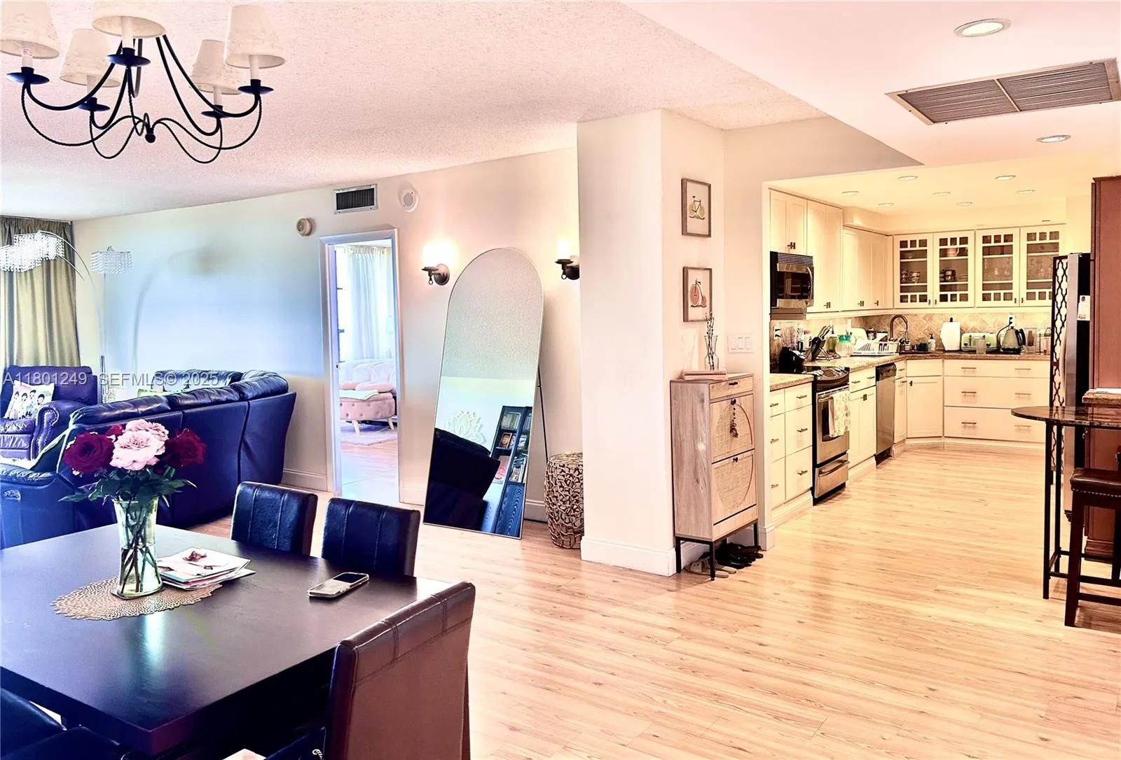 Foto de propiedad en 600 Three Islands Boulevard 905, Hallandale Beach, FL 33009 Hallandale Beach con MLS# 