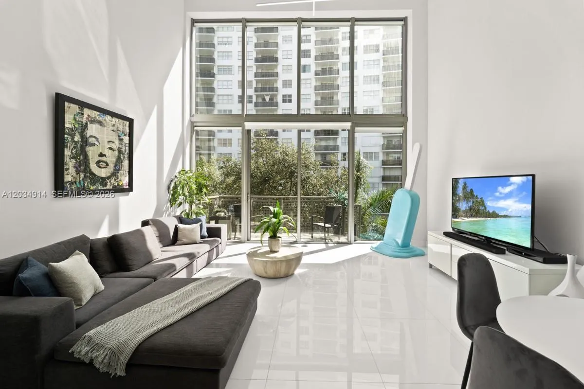 Foto de propiedad en 6000 Collins Avenue 517, Miami Beach, FL 33140 Miami Beach con MLS#