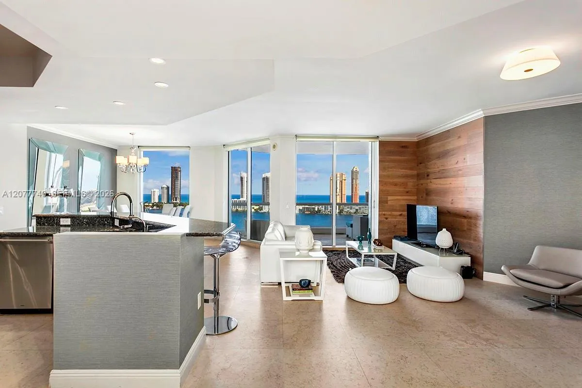 Foto de propiedad en 6000 Island Boulevard 2204, Aventura, FL 33160 Aventura con MLS# 