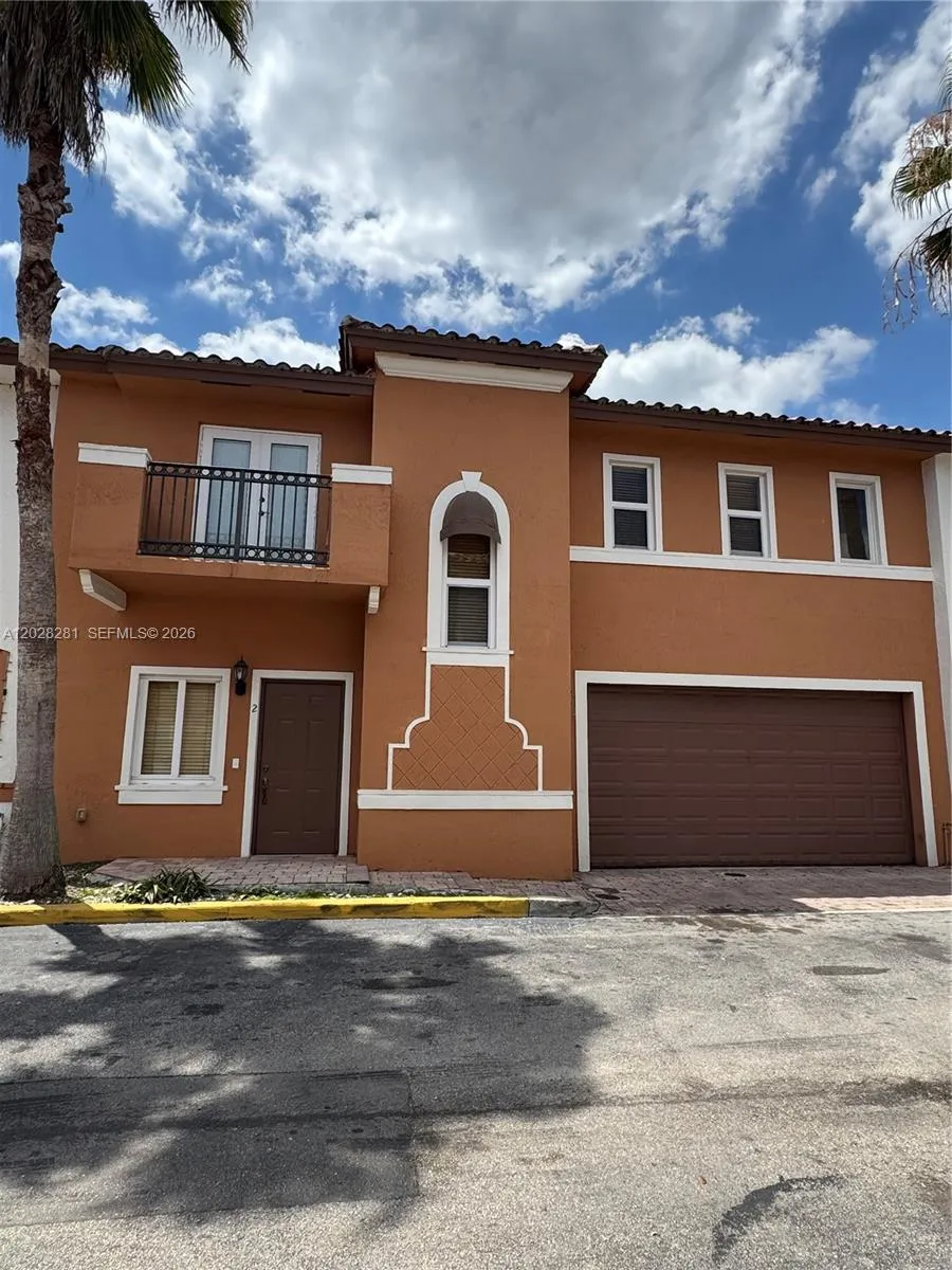 Foto de propiedad en 6004 SW 8th Street 2, West Miami, FL 33144 West Miami con MLS# 