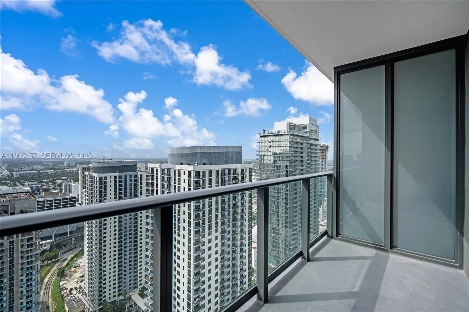 Foto de propiedad en 601 NE 1st 4204, Miami, FL 33132 Miami con MLS#