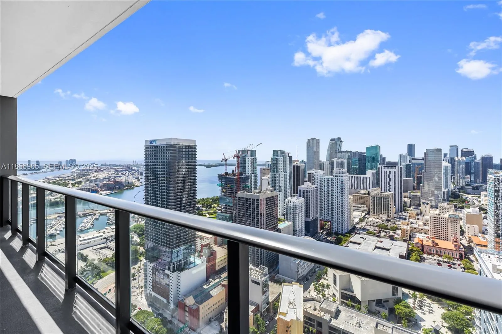 Foto de propiedad en 601 NE 1st Avenue 4607, Miami, FL 33132 Miami con MLS#