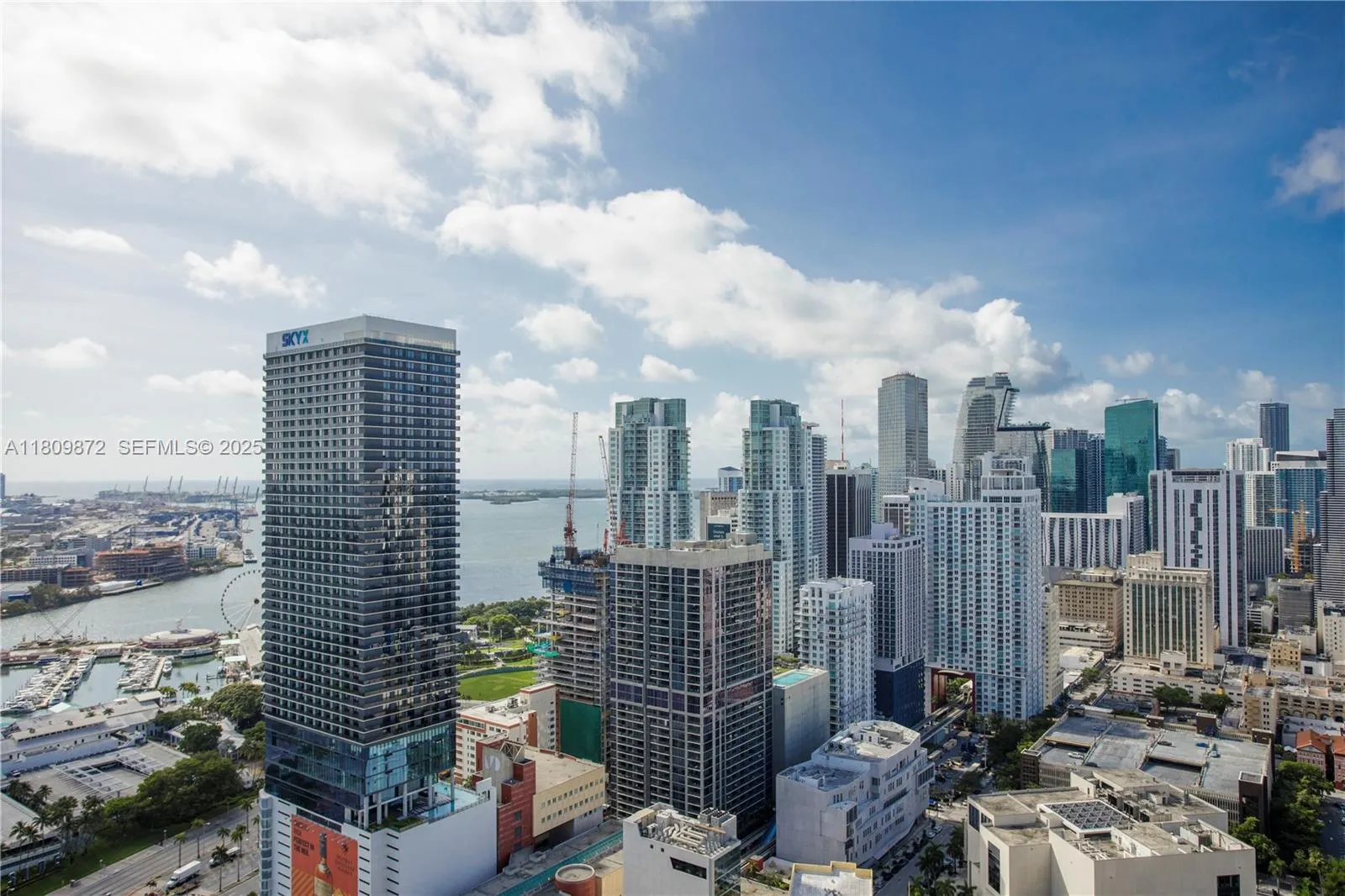 Foto de propiedad en 601 NE 1st Street 3907, Miami, FL 33132 Miami con MLS# 