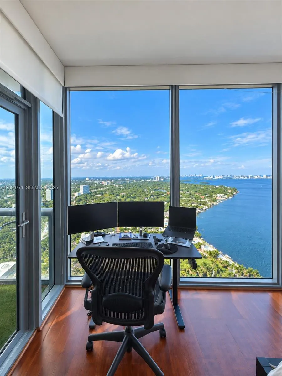 En Venta 601 NE 36th Street 3105, Miami, FL 33137, Miami, FL 33137