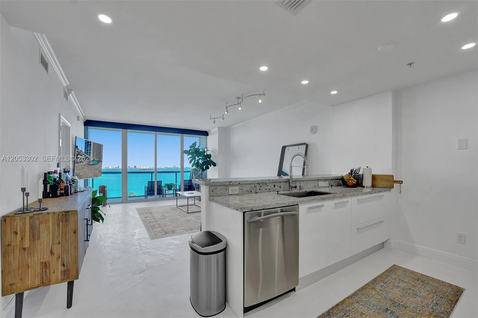 Foto de propiedad en 601 NE 36th Street 811, Miami, FL 33137 Miami con MLS# 