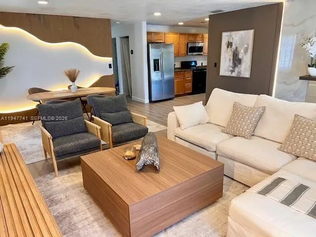 Foto de propiedad en 601 NW 10th Street, Hallandale Beach, FL 33009 Hallandale Beach con MLS# 