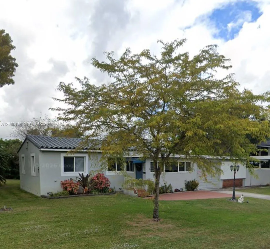 Foto de propiedad en 601 Oriole Avenue, Miami Springs, FL 33166 Miami Springs con MLS# 