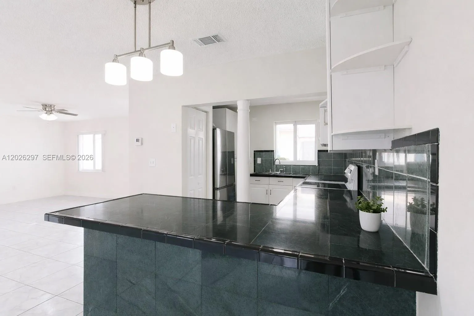 Foto de propiedad en 601 SW 116th Court, Sweetwater, FL 33174 Sweetwater con MLS# 