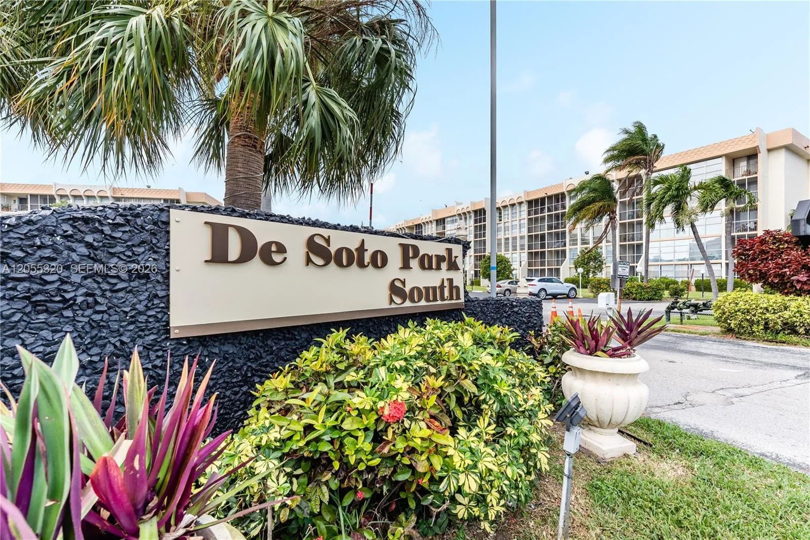 Foto de propiedad en 601 Three Islands Boulevard 112, Hallandale Beach, FL 33009 Hallandale Beach con MLS#