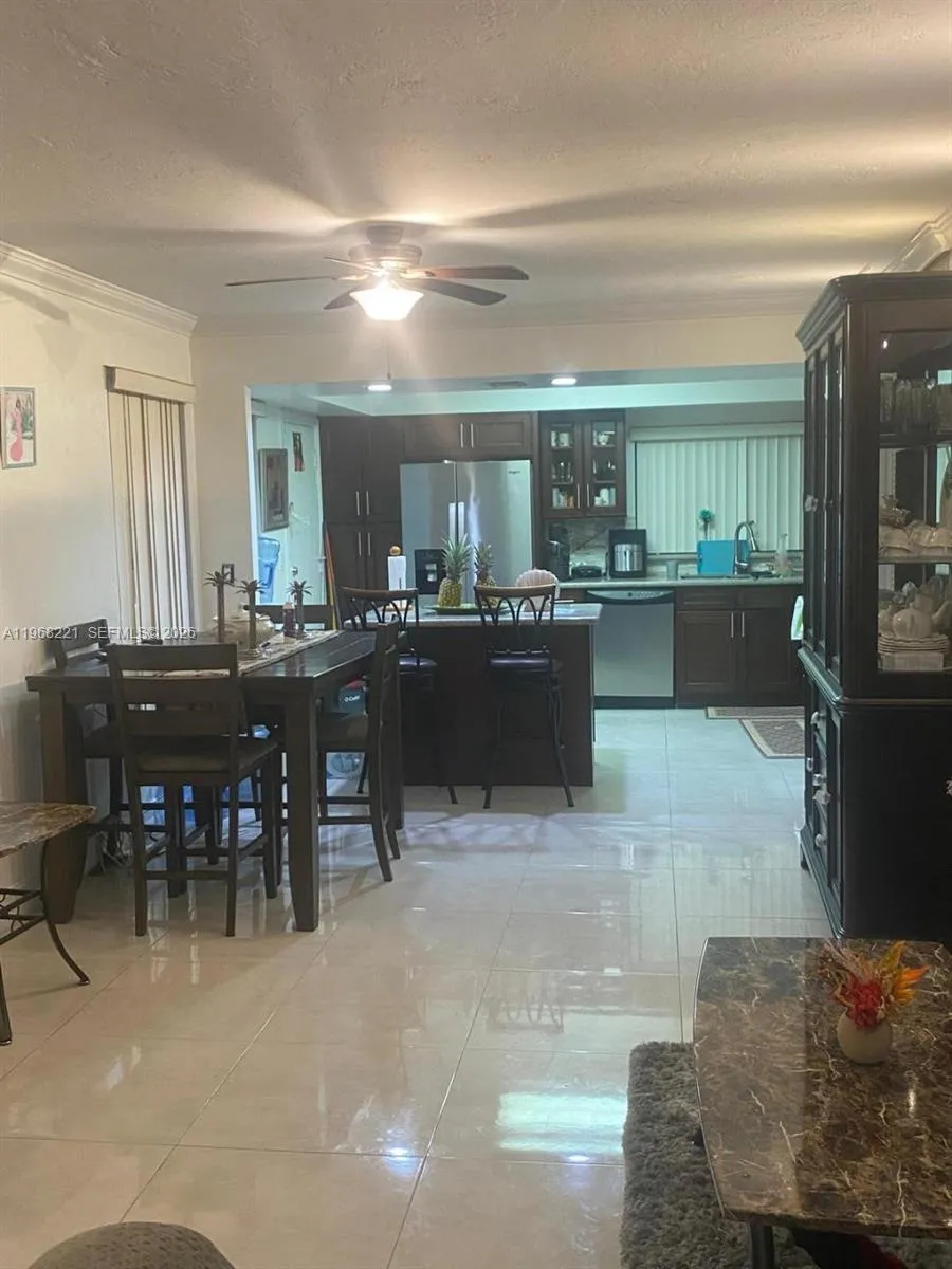 Foto de propiedad en 6010 S Falls Cir Drive 222, Lauderhill, FL 33319 Lauderhill con MLS# 