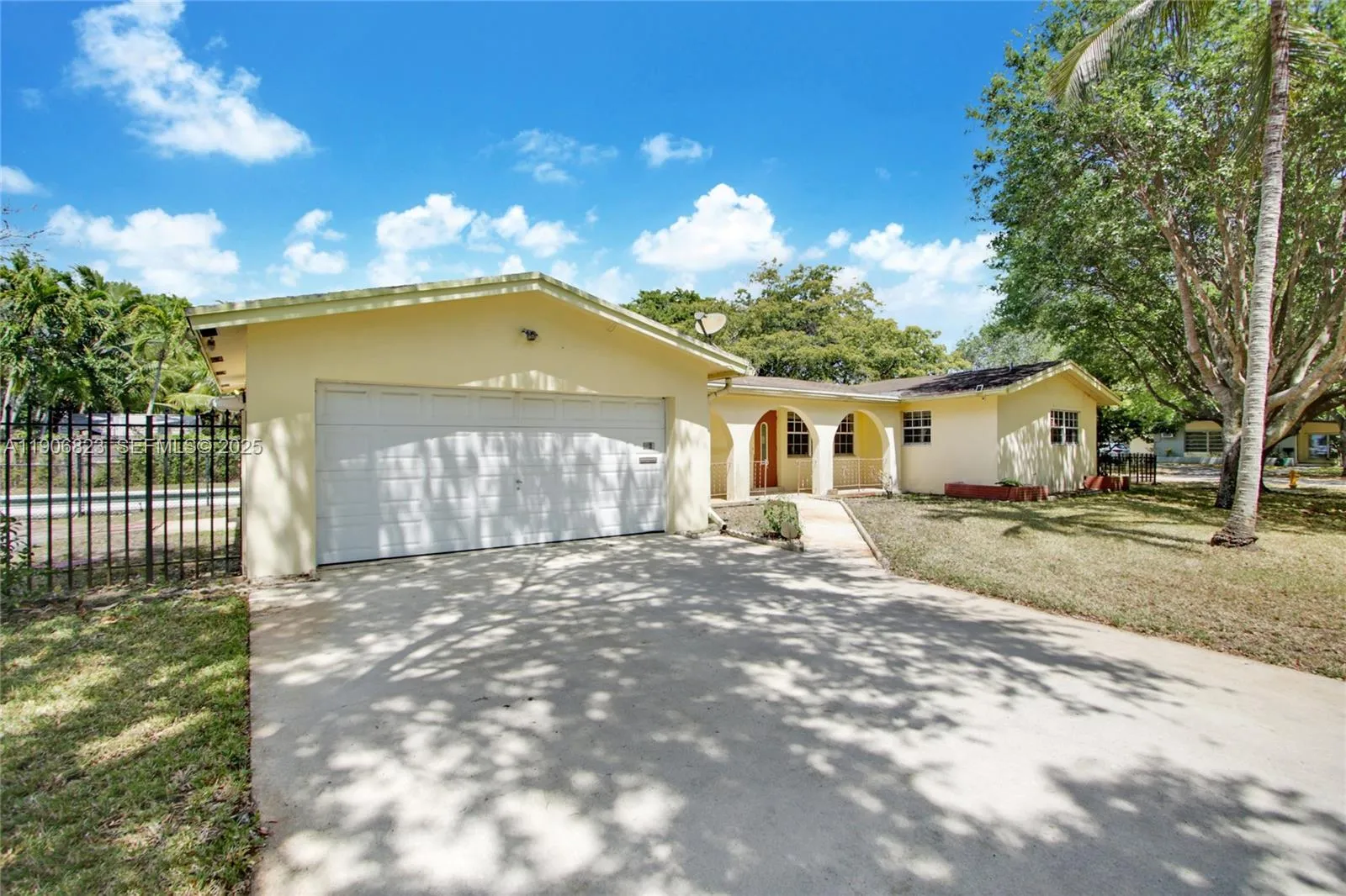 Foto de propiedad en 6013 Rose Terrace, Plantation, FL 33317 Plantation con MLS# 