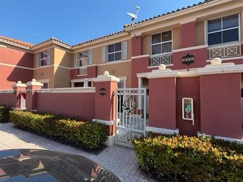 Foto de propiedad en 6015 NW 116th Place 465, Doral, FL 33178 Doral con MLS# 