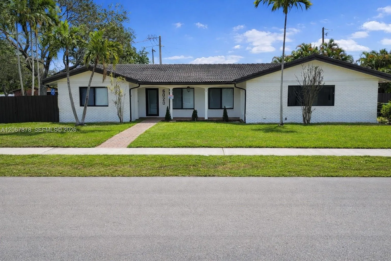 Foto de propiedad en 6020 NE 18th Terrace, Fort Lauderdale, FL 33308 Fort Lauderdale con MLS# 