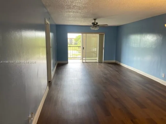 Foto de propiedad en 6020 NW 44th Street 406, Lauderhill, FL 33319 Lauderhill con MLS# 