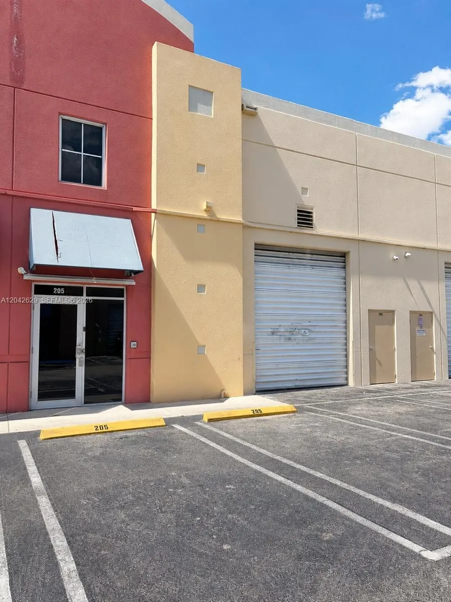 Foto de propiedad en 6020 NW 99th Avenue 205, Doral, FL 33178 Doral con MLS# 