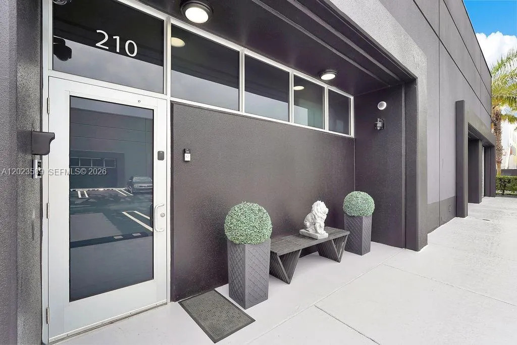 En Venta 6030 NW 102nd Avenue 210, Doral, FL 33178, Doral, FL 33178