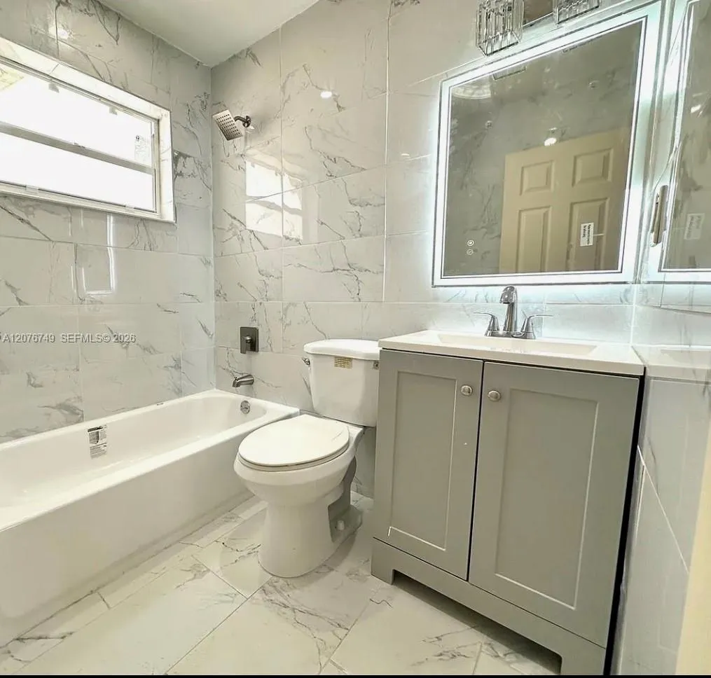 Foto de propiedad en 6035 SW 39th Street 1, Miramar, FL 33023 Miramar con MLS# 