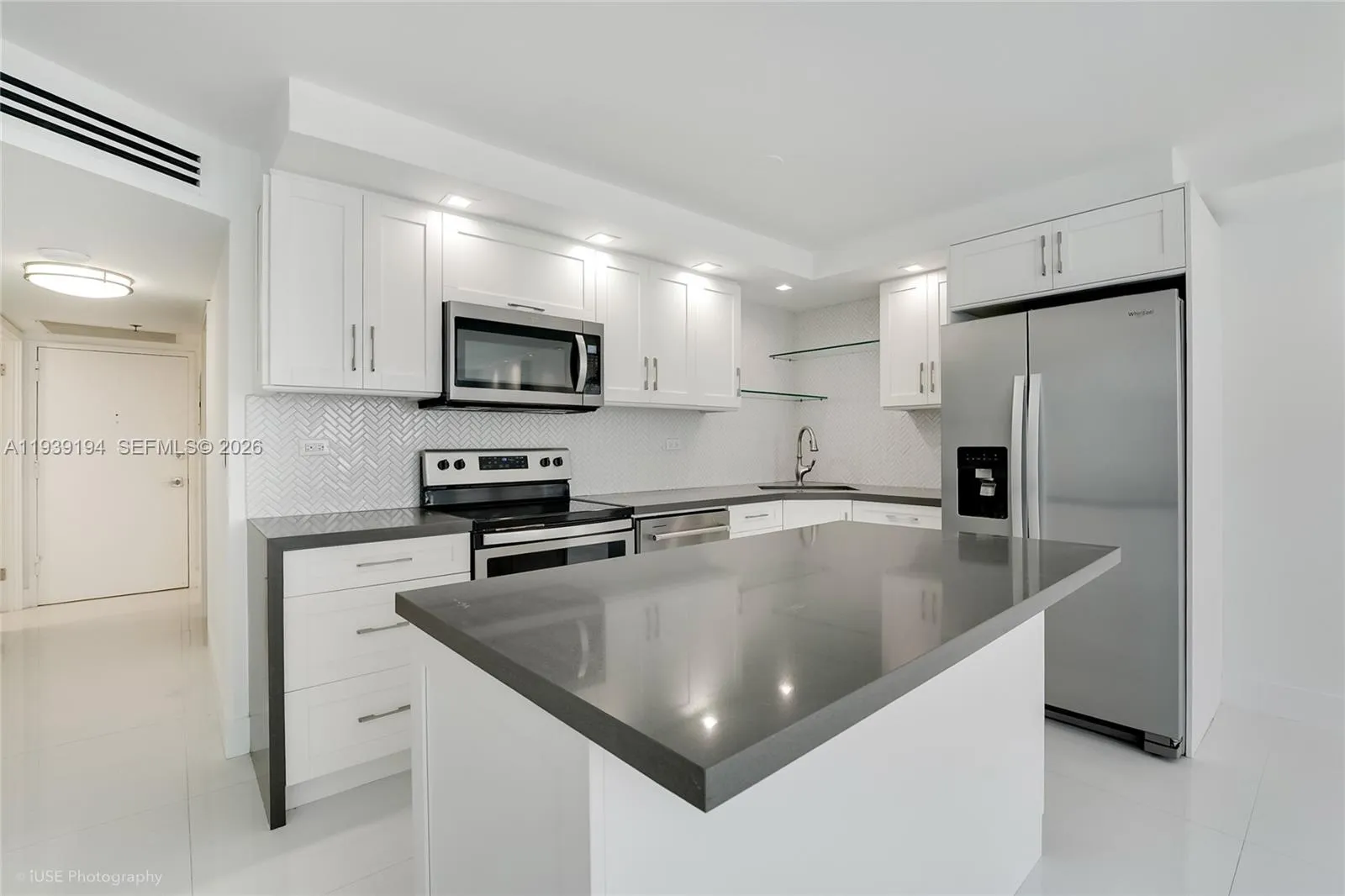 Foto de propiedad en 6039 Collins Avenue 1222, Miami Beach, FL 33140 Miami Beach con MLS# 