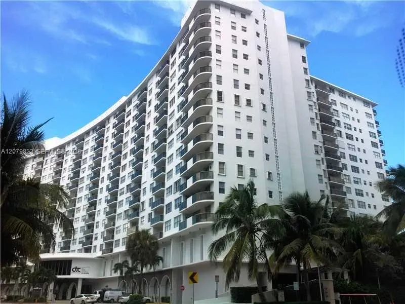 Foto de propiedad en 6039 Collins Avenue 534, Miami Beach, FL 33140 Miami Beach con MLS# 