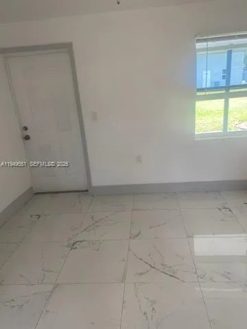Foto de propiedad en 6045 Buchanan Street 1, Hollywood, FL 33024 Hollywood con MLS# 