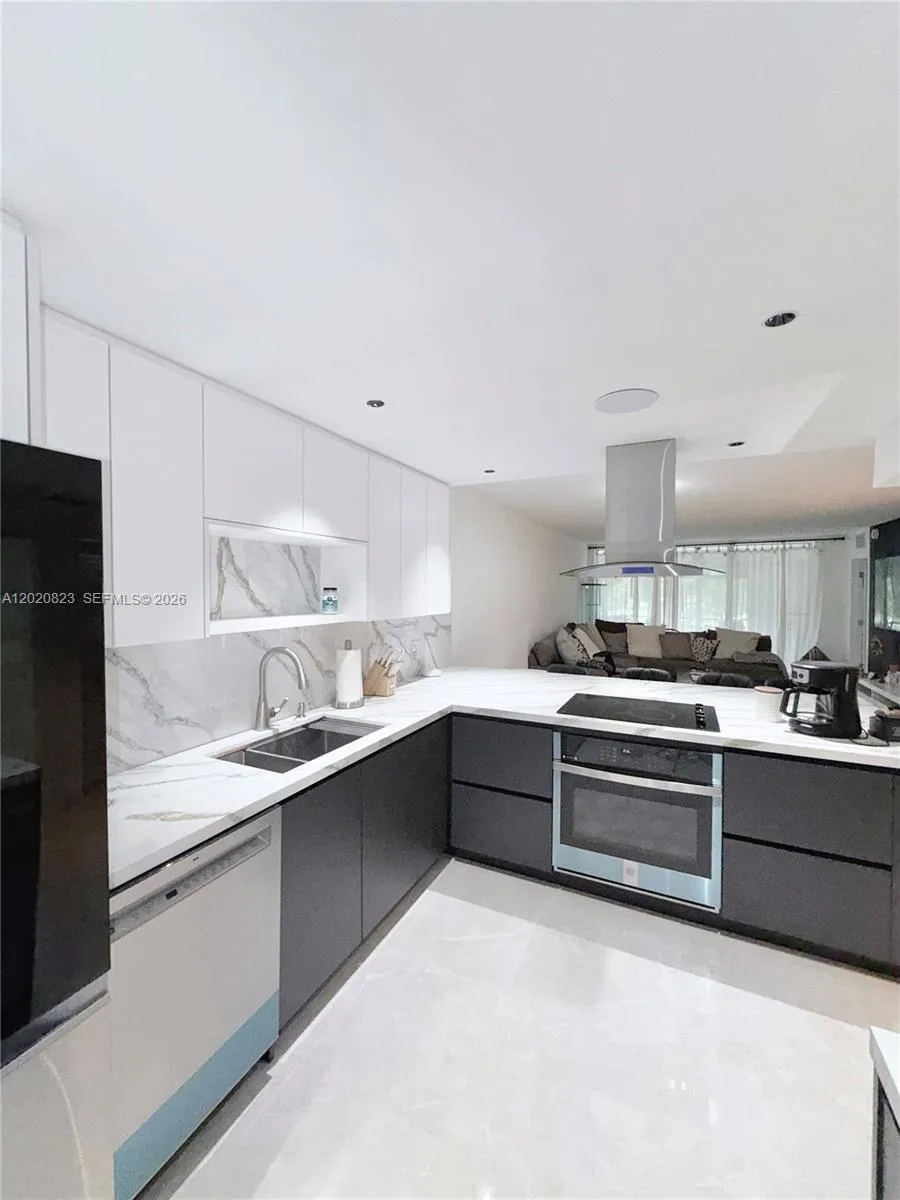 Foto de propiedad en 605 Oaks Drive 307, Pompano Beach, FL 33069 Pompano Beach con MLS#