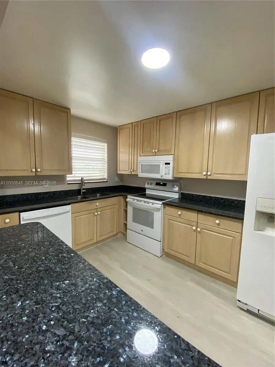 Foto de propiedad en 605 S State Road 7 3F, Margate, FL 33068 Margate con MLS# 