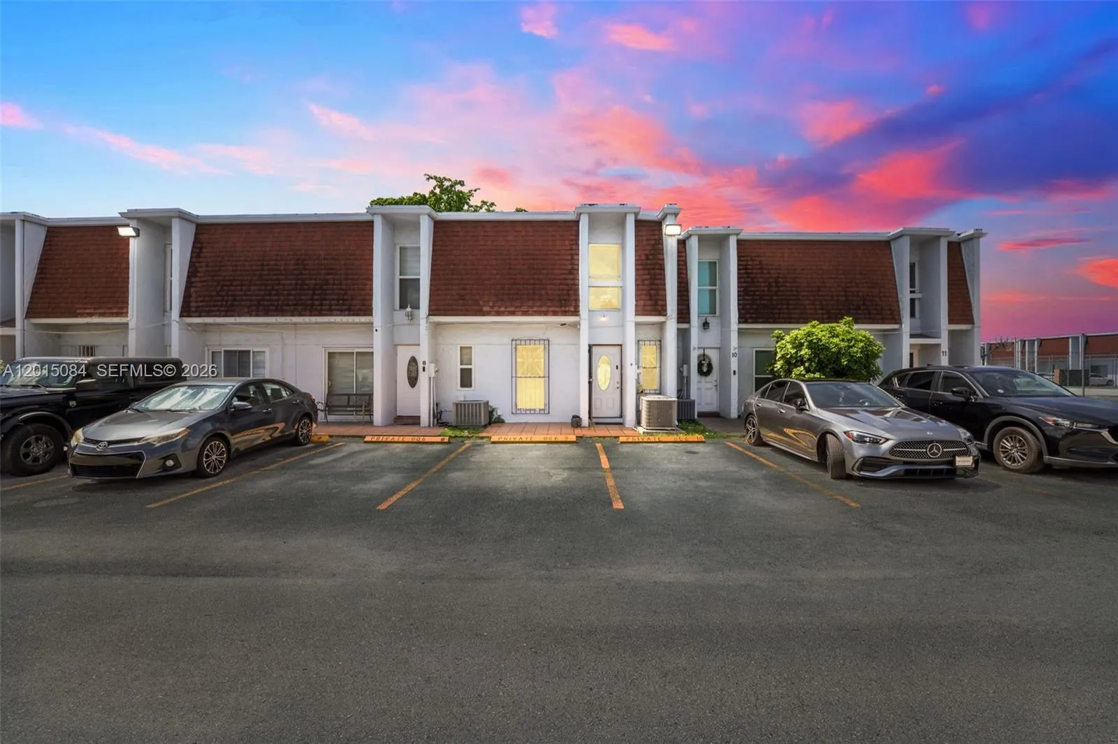 Foto de propiedad en 606 NW 107th Avenue 9B, Miami, FL 33172 Miami con MLS# 