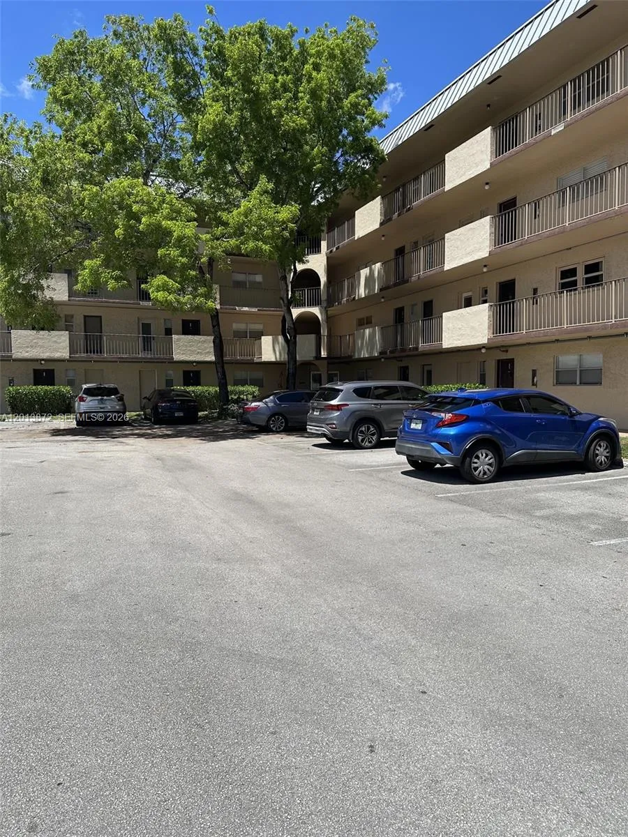 En Venta 6061 N Falls Cir Drive 106, Lauderhill, FL 33319, Lauderhill, FL 33319