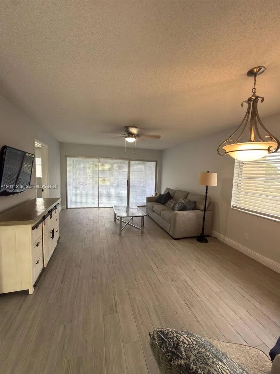 Vendido 6070 NW 64th Avenue 312, Tamarac, FL 33319, Tamarac, FL 33319
