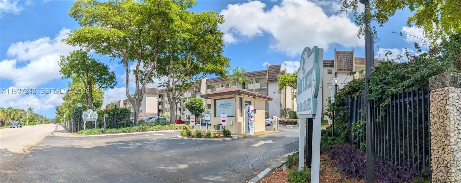 Foto de propiedad en 6080 NW 44th Street 305, Lauderhill, FL 33319 Lauderhill con MLS# 