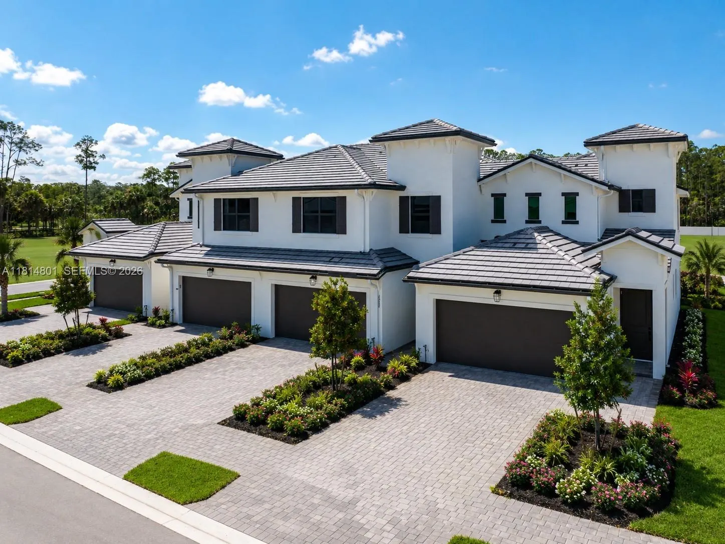 Foto de propiedad en 6088 Barbara Circle, Naples, FL 34112 Naples con MLS# 