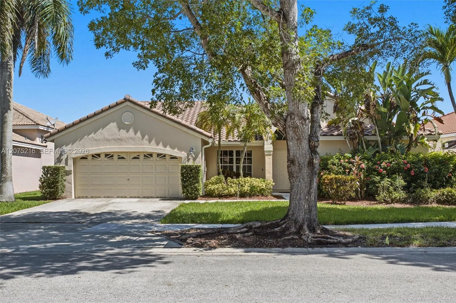 Foto de propiedad en 609 Verona Place, Weston, FL 33326 Weston con MLS# 