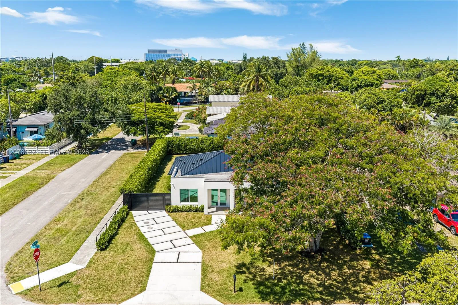 Foto de propiedad en 6099 SW 38th Street 0, Miami, FL 33155 Miami con MLS# 