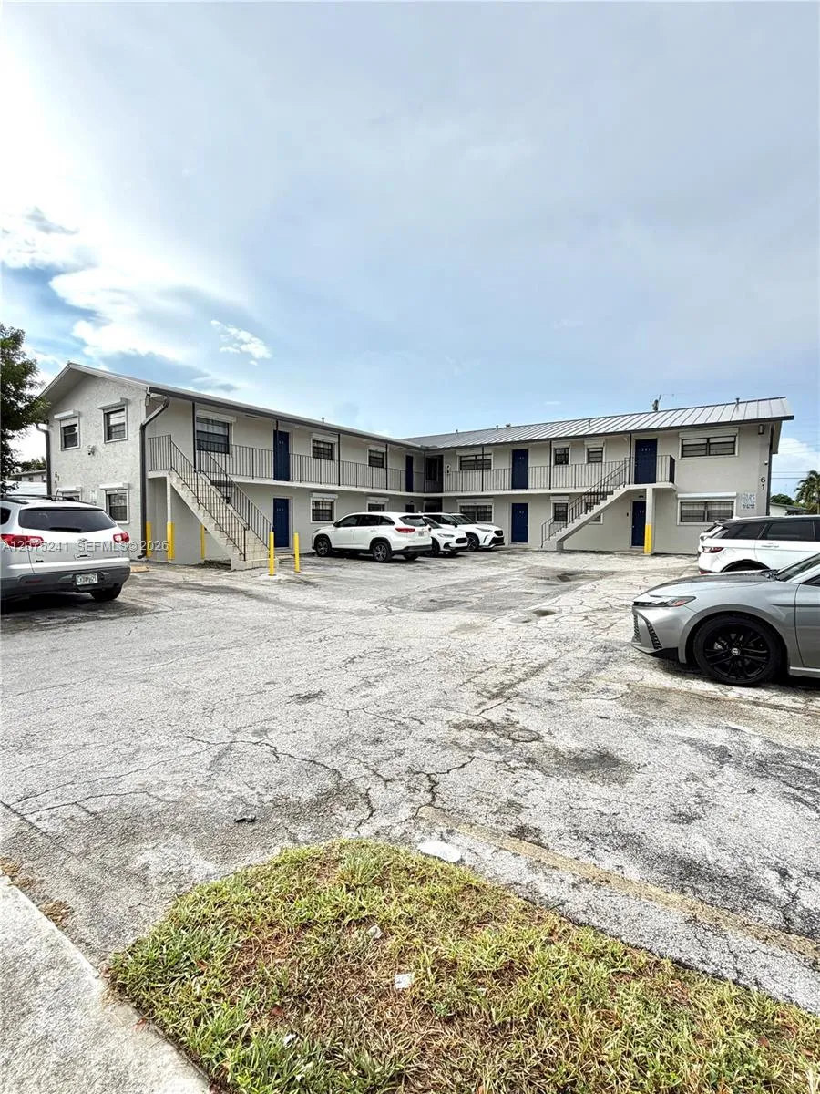 Foto de propiedad en 61 W 23rd Street 205, Hialeah, FL 33010 Hialeah con MLS# 