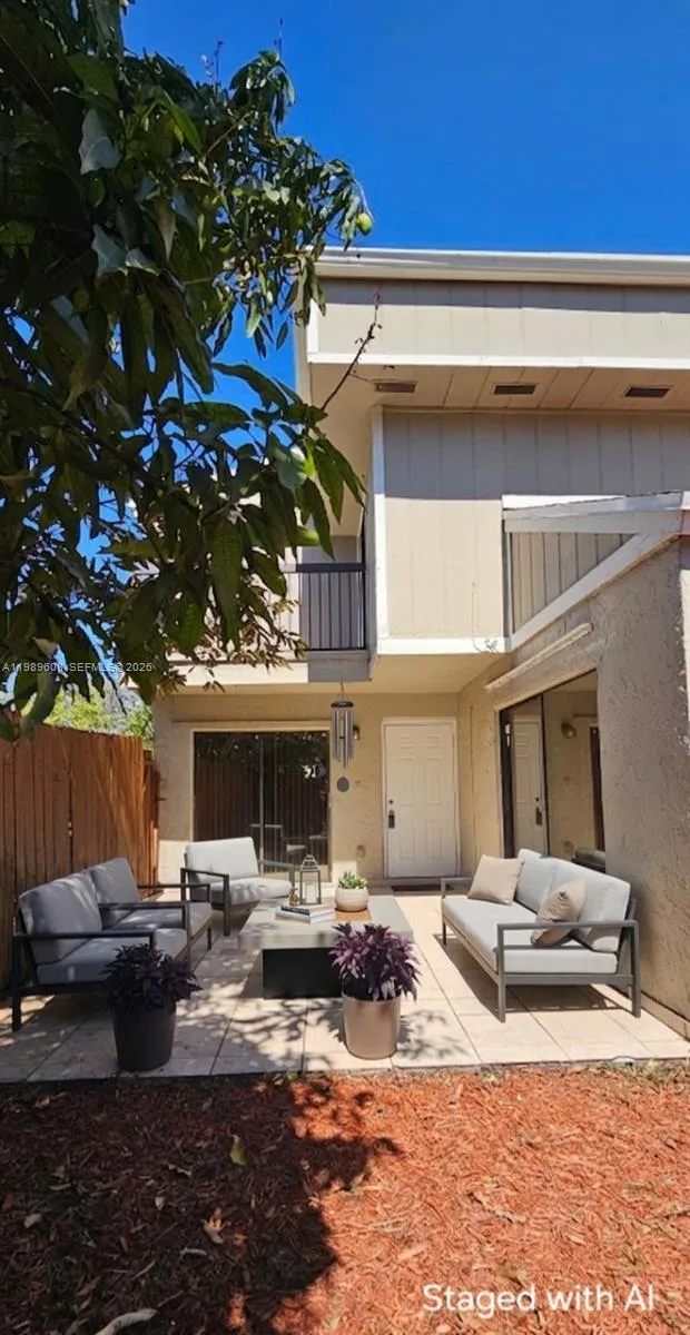 Foto de propiedad en 610 Commodore Drive, Plantation, FL 33325 Plantation con MLS# 