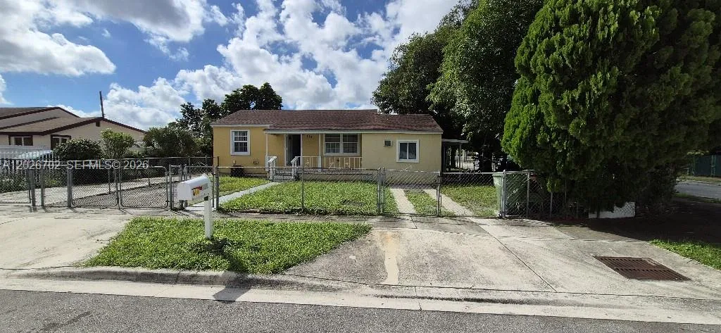 Vendido 610 E 6th Place, Hialeah, FL 33010, Hialeah, FL 33010