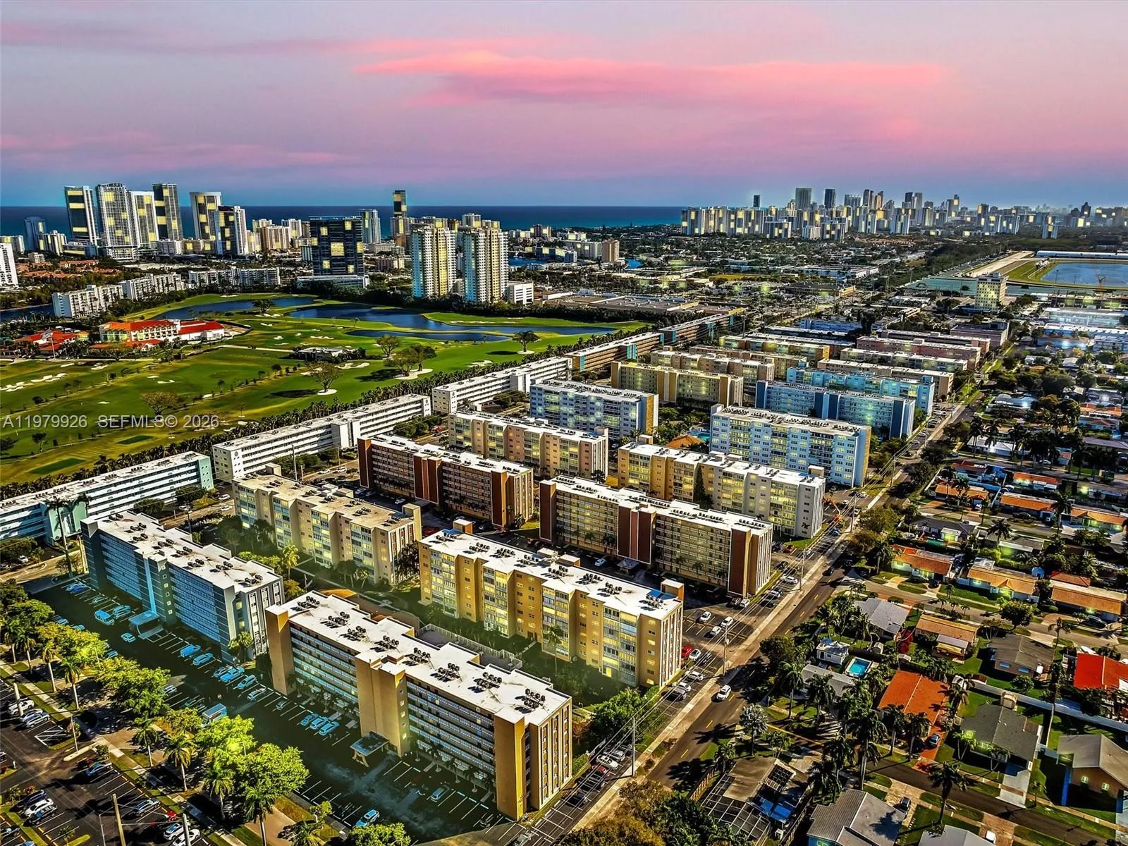 Foto de propiedad en 610 NE 12th Avenue 203, Hallandale Beach, FL 33009 Hallandale Beach con MLS# 
