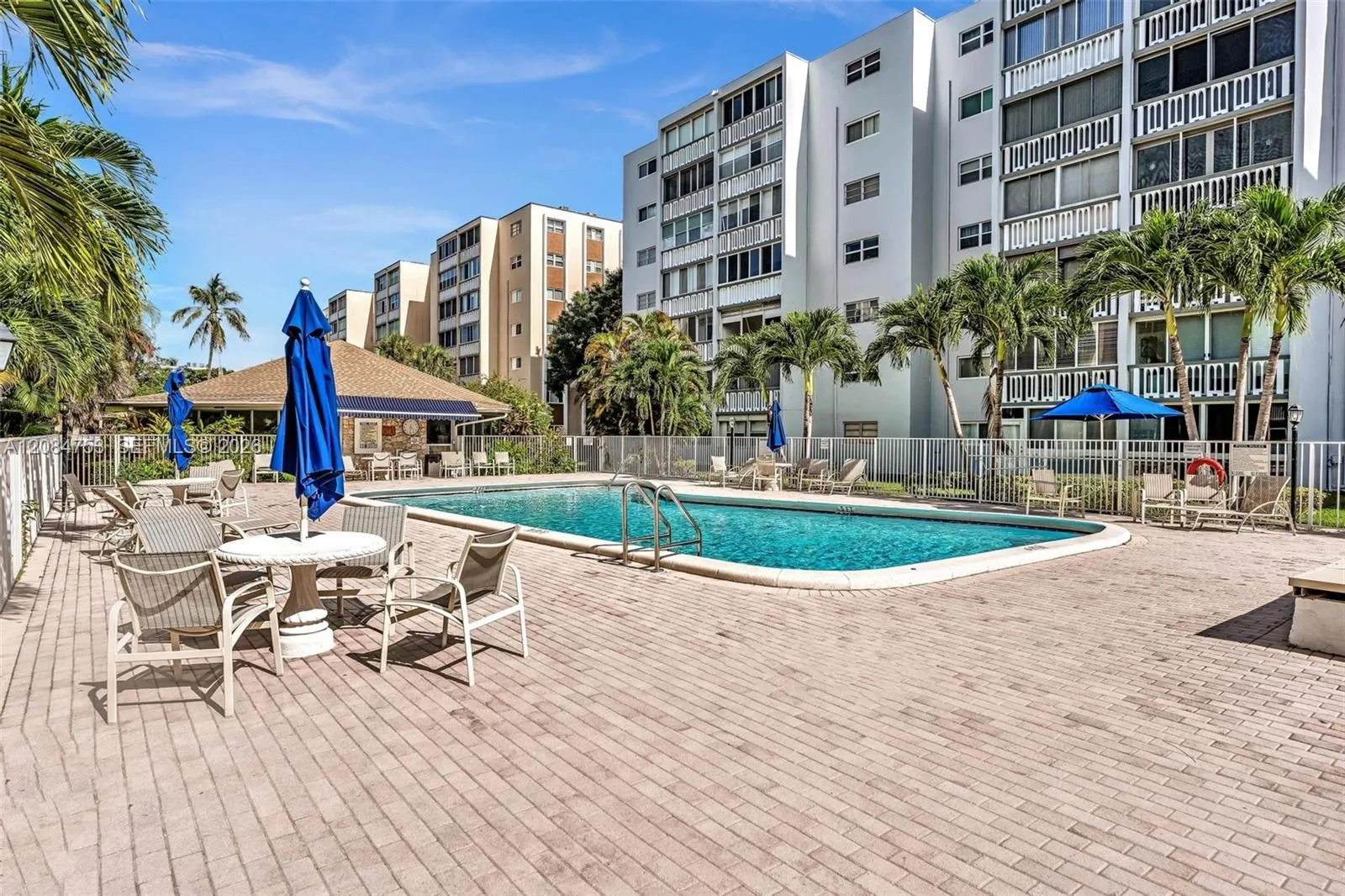 Foto de propiedad en 610 NE 12th Avenue 206, Hallandale Beach, FL 33009 Hallandale Beach con MLS# 