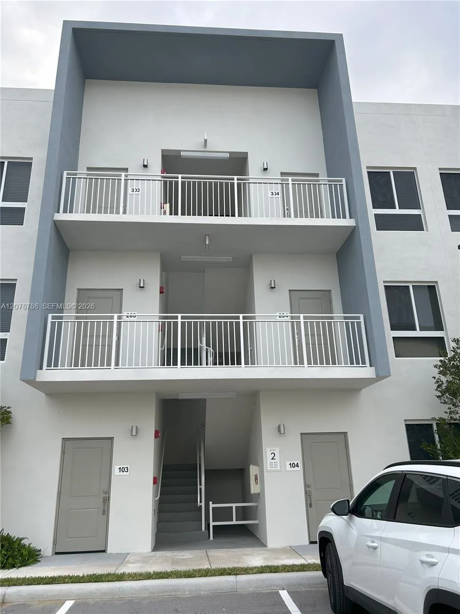 Foto de propiedad en 610 NE 2nd Street 304, Dania Beach, FL 33004 Dania Beach con MLS# 