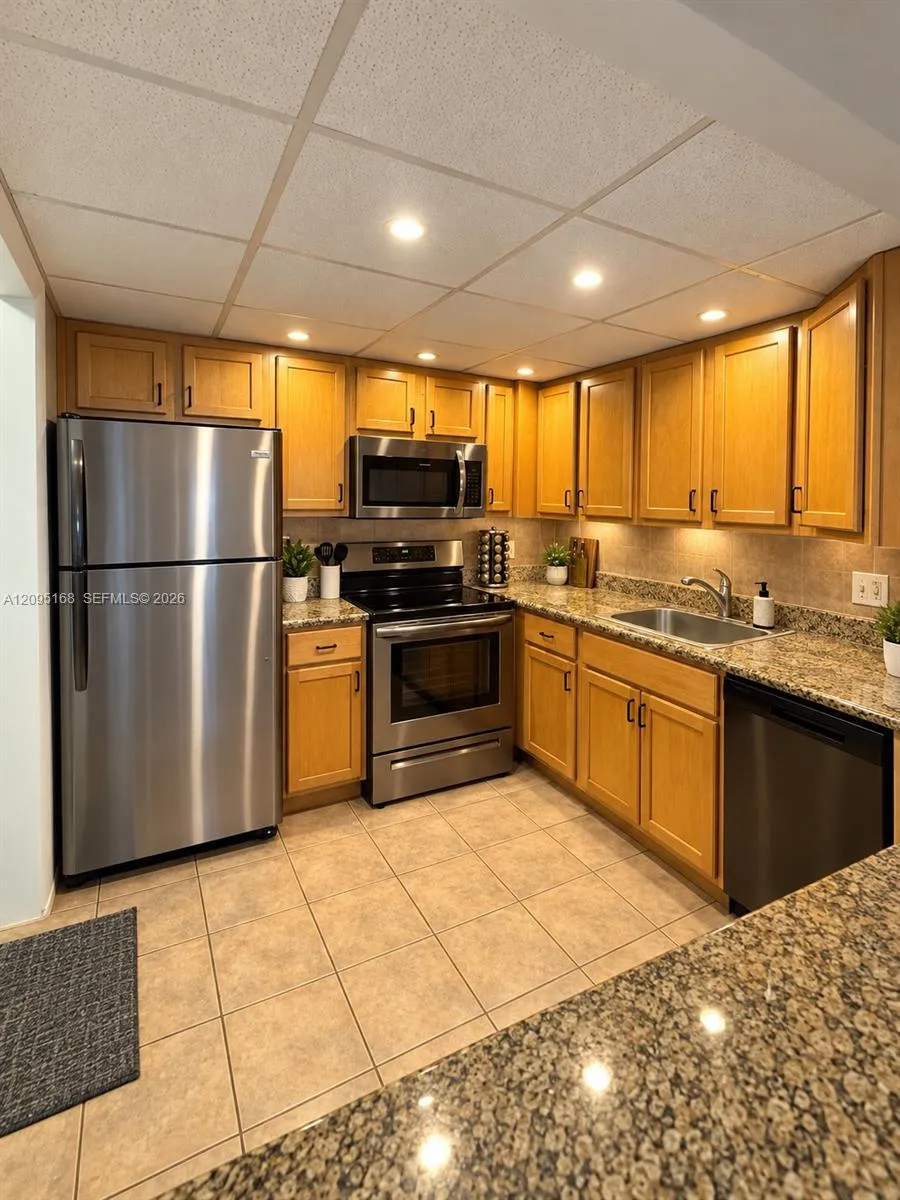 En Renta 610 Tennis Club Drive 303, Fort Lauderdale, FL 33311, Fort Lauderdale, FL 33311