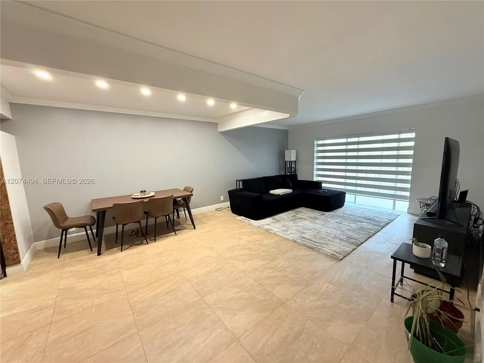 Foto de propiedad en 6101 N Falls Cir Drive 405, Lauderhill, FL 33319 Lauderhill con MLS# 
