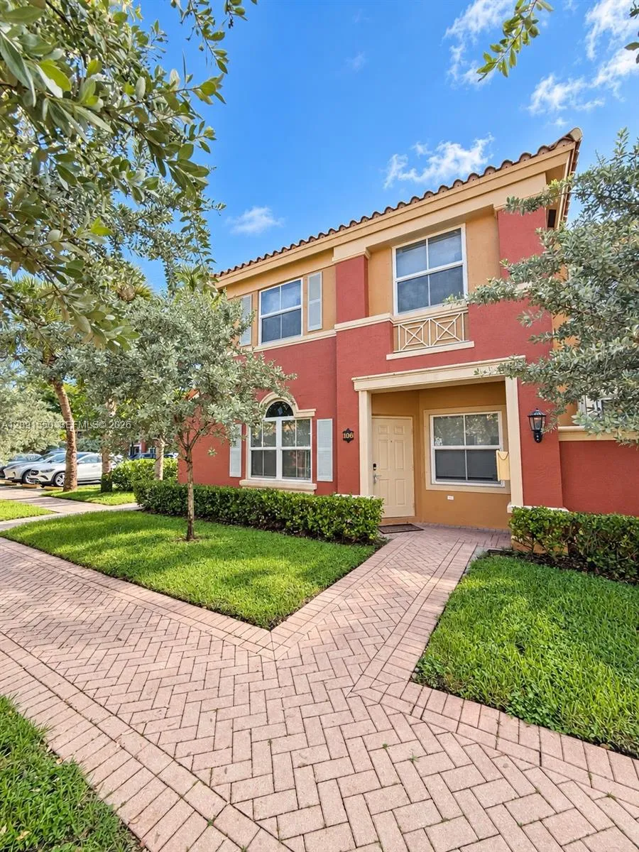 Foto de propiedad en 6102 NW 114th Court 106, Doral, FL 33178 Doral con MLS# 