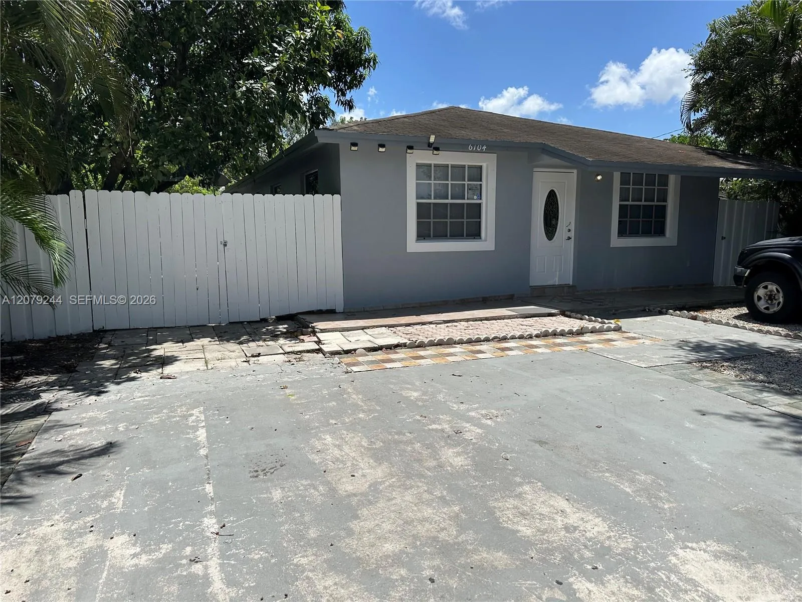 Foto de propiedad en 6104 Pierce Street, Hollywood, FL 33024 Hollywood con MLS# 