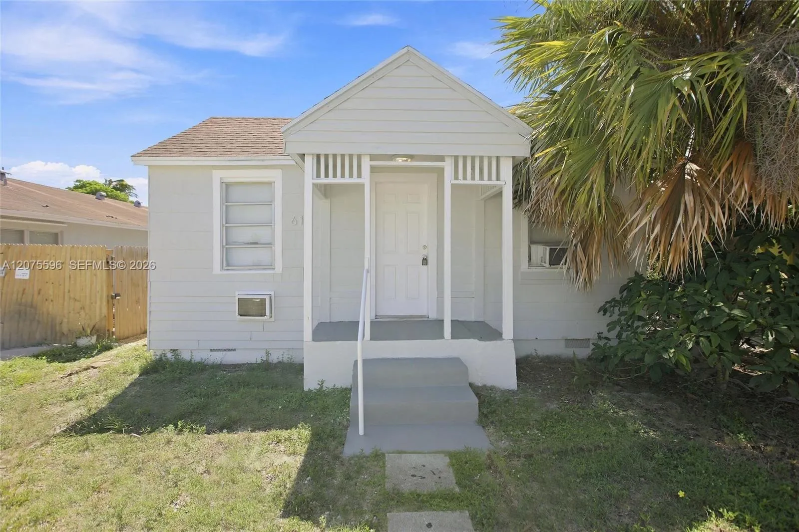 Foto de propiedad en 611 N Broadway, Lantana, FL 33462 Lantana con MLS# 