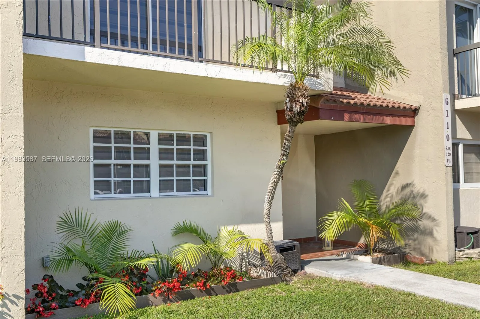 Foto de propiedad en 6110 SW 129th Place 1705, Miami, FL 33183 Miami con MLS# 
