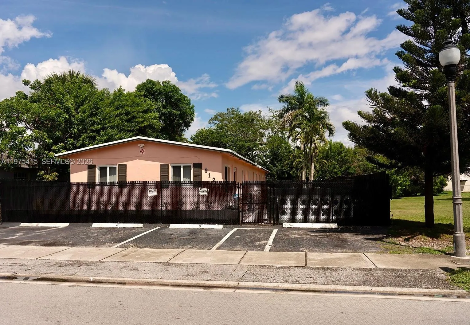 Foto de propiedad en 612 NW 10th Terrace, Fort Lauderdale, FL 33311 Fort Lauderdale con MLS# 