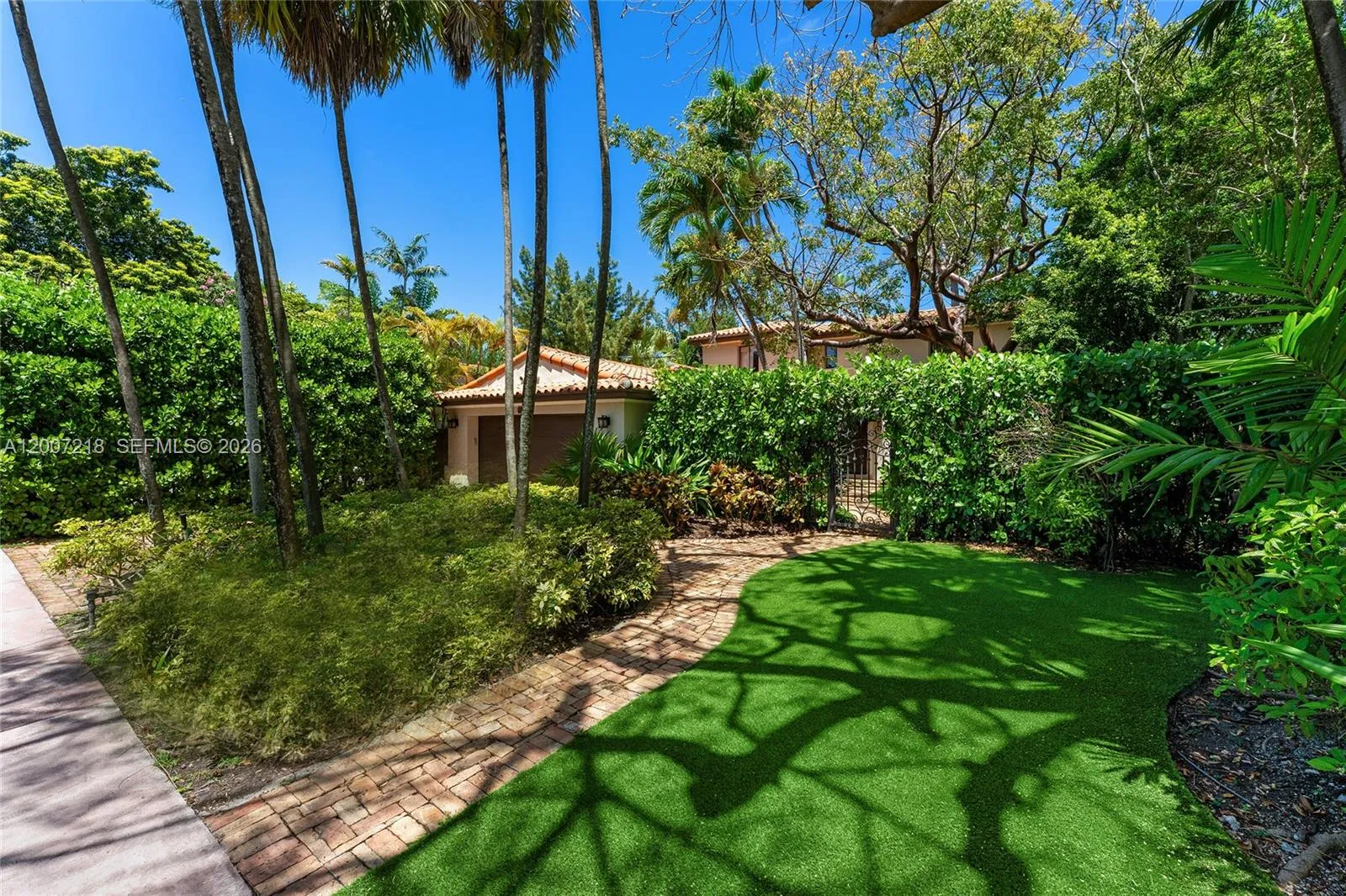 Foto de propiedad en 6121 La Gorce Drive, Miami Beach, FL 33140 Miami Beach con MLS# 
