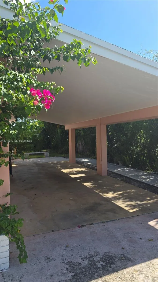 Foto de propiedad en 6130 Funston Street S, Hollywood, FL 33023 Hollywood con MLS# 