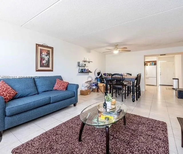 Foto de propiedad en 6135 NW 186th Street 205, Hialeah, FL 33015 Hialeah con MLS# 