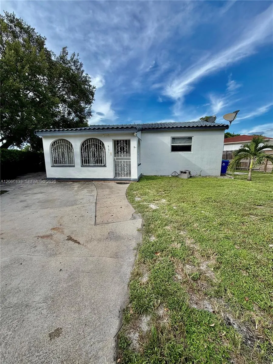 Foto de propiedad en 6137 SW 20th Court A, Miramar, FL 33023 Miramar con MLS# 